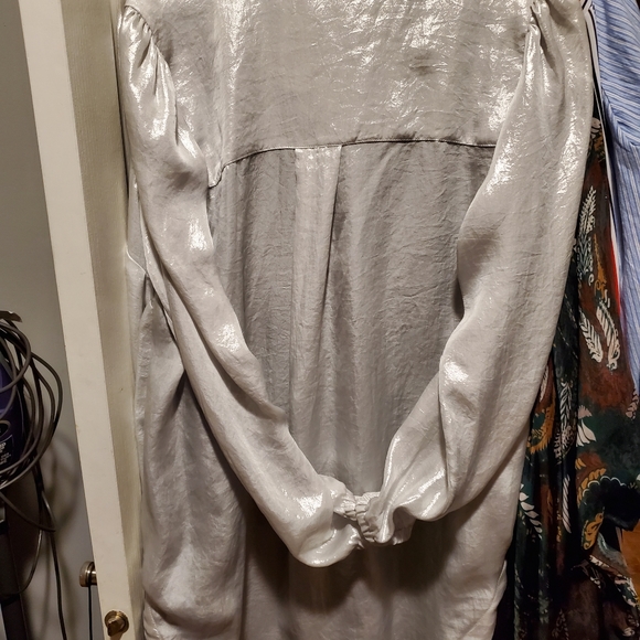 Womans blouse - Picture 3 of 4